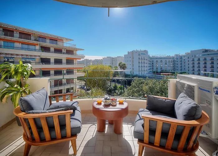 Seabatical Apartment By The Beach, 2Bed And 2Baths